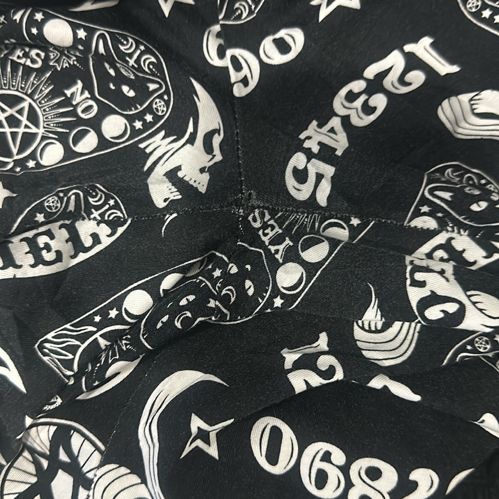 Occult Leggings - Picture 4 of 4